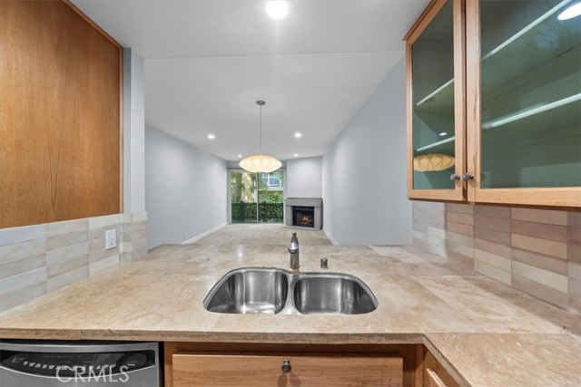 8505 Gulana Avenue, Playa del Rey CA: https://media.crmls.org/medias/088e4991-633d-48d5-b509-75bcb2f0702b.jpg