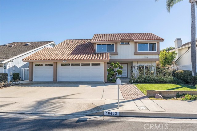 Detail Gallery Image 2 of 42 For 18402 Oxboro, Huntington Beach,  CA 92648 - 4 Beds | 2/1 Baths