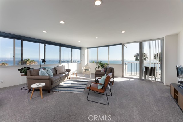 2999 E Ocean Blvd, Long Beach CA: https://media.crmls.org/medias/088ec693-f58c-4b05-a5cc-cb07edfca194.jpg