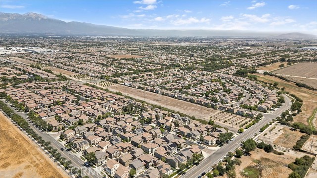 14681 Marist Lane, Chino CA: https://media.crmls.org/medias/088f2873-469c-4b38-b950-aa1ddea667aa.jpg