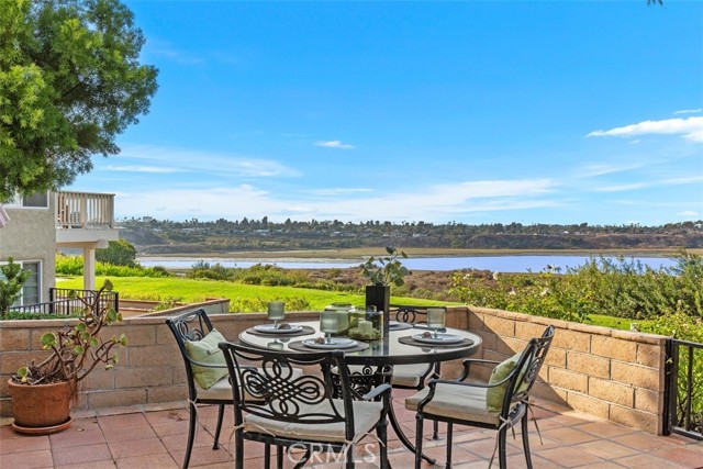 Detail Gallery Image 24 of 37 For 428 Vista Grande, Newport Beach,  CA 92660 - 3 Beds | 2/1 Baths