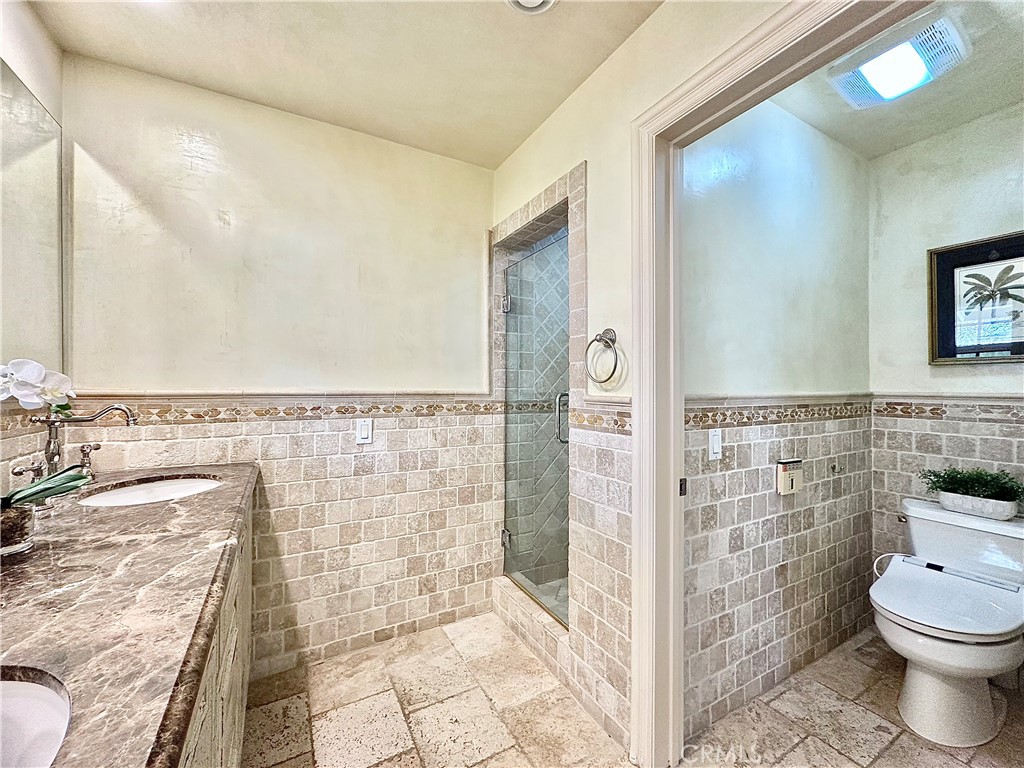 https://media.crmls.org/medias/0890403b-e240-4bdd-b1c4-a29d6e579f3d.jpg?preset=X-Large