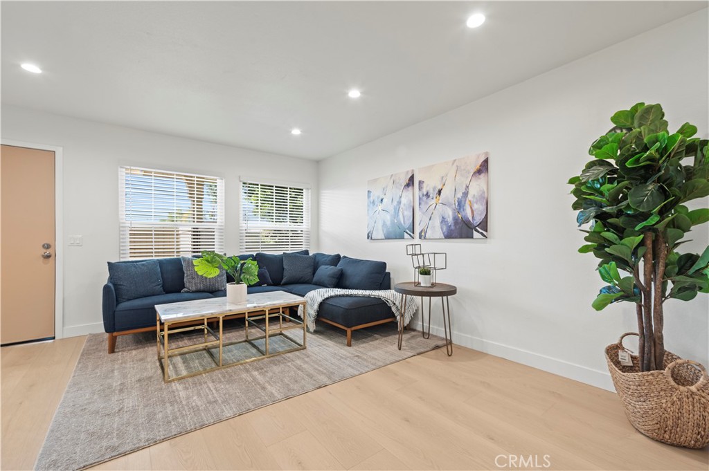 MLS #OC25253538 image #5