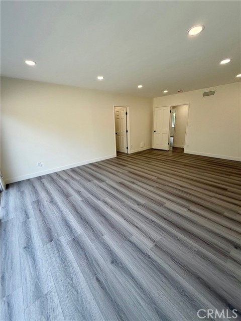 Detail Gallery Image 6 of 22 For 5301 Dubois, Woodland Hills,  CA 91367 - 3 Beds | 2 Baths