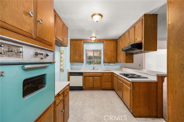 641 Casa Blanca Drive, Fullerton CA: https://media.crmls.org/medias/08920e93-1bec-46b5-9a98-908bcd780b96.jpg