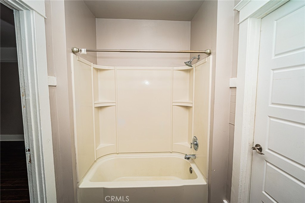 https://media.crmls.org/medias/089281c9-3923-4160-829e-413c54d31032.jpg?preset=X-Large