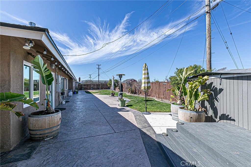 https://media.crmls.org/medias/08928b08-c285-48be-b573-6d06bd773ebb.jpg?preset=X-Large