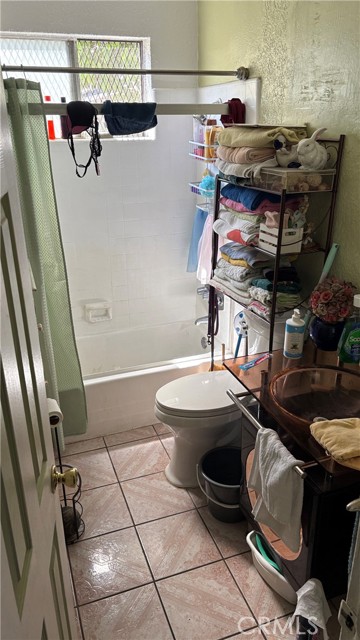 132 W 80th Street, Los Angeles CA: https://media.crmls.org/medias/089326d3-6c49-45d7-a7bd-02ad95cbb3d8.jpg