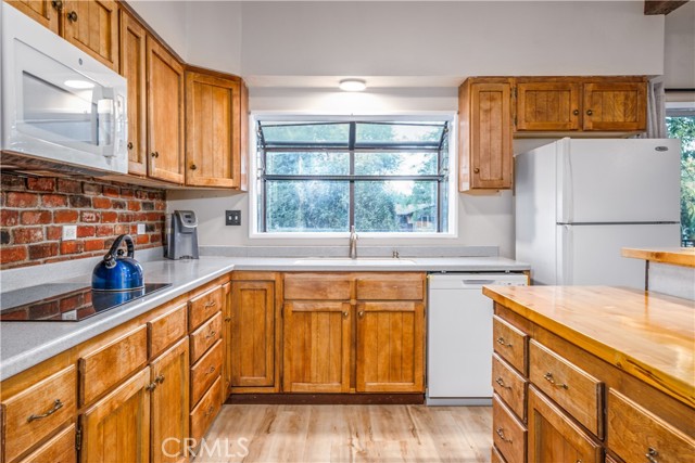 206 E Mcdowell Avenue, Alturas CA: https://media.crmls.org/medias/08946816-c691-48e1-8cf5-0b92137d6cb1.jpg