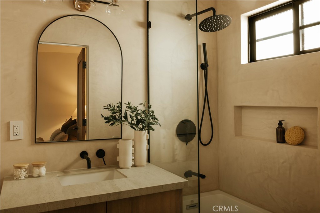 https://media.crmls.org/medias/0894b27e-de03-4d06-b099-858f8604f663.jpg?preset=X-Large