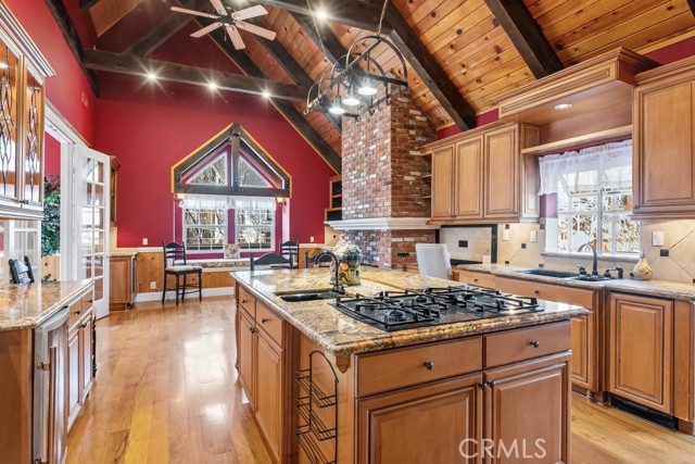 Detail Gallery Image 13 of 41 For 28070 West Shore Rd, Lake Arrowhead,  CA 92352 - 4 Beds | 2/1 Baths