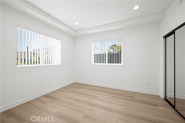 1039 W 43rd Street, Los Angeles CA: https://media.crmls.org/medias/08950890-70c7-4517-b4d3-e3e7c1dcc5d7.jpg