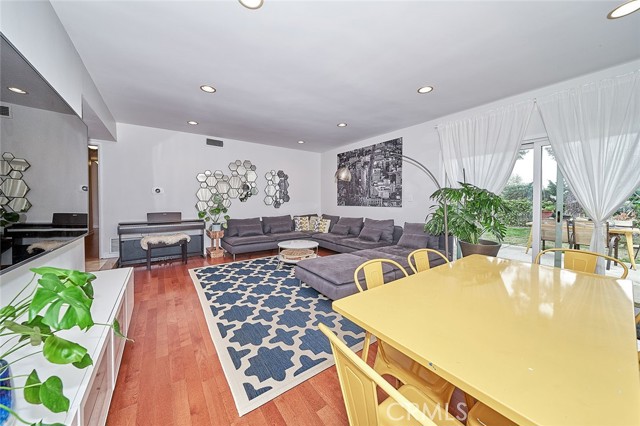 Detail Gallery Image 12 of 22 For 11640 Verada Ave, Granada Hills,  CA 91344 - 4 Beds | 2 Baths