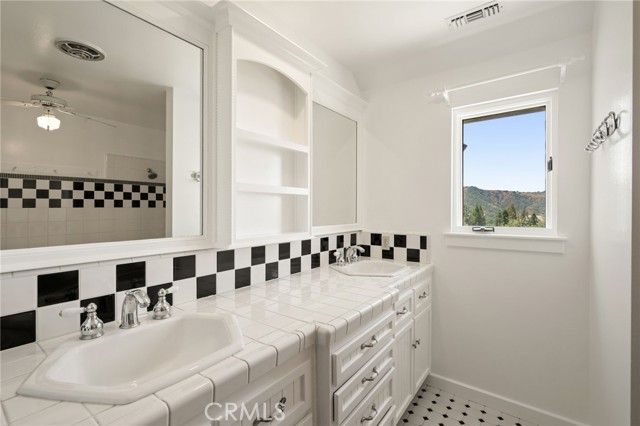 13532 Pineridge Court, Yucaipa CA: https://media.crmls.org/medias/0896ac3f-4c0f-40ef-952b-20fa4fe1322b.jpg