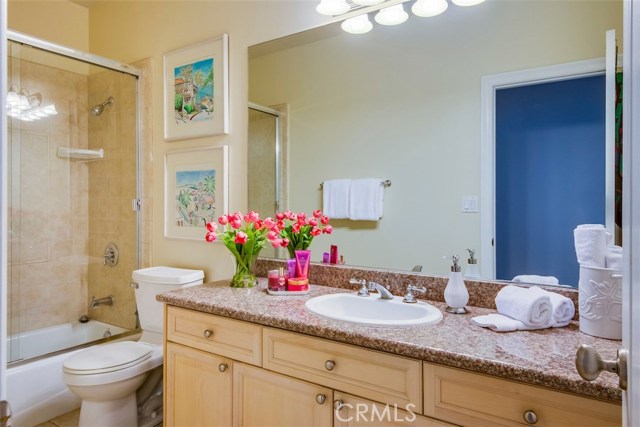 Hallway Bathroom in Upper Level