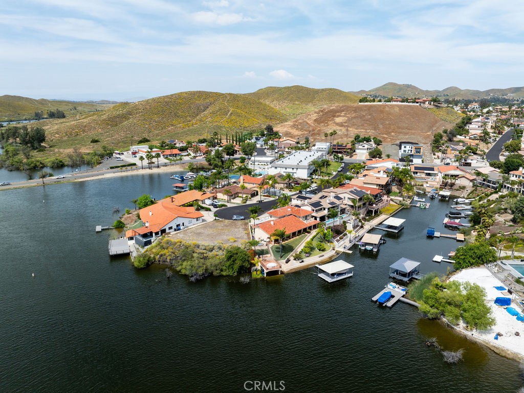 https://media.crmls.org/medias/0897d9a0-61ac-4da3-a0aa-8695fe8e1810.jpg?preset=X-Large
