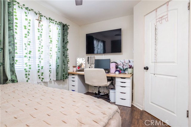 Detail Gallery Image 11 of 28 For 8006 Zelzah, Reseda,  CA 91335 - 4 Beds | 2 Baths