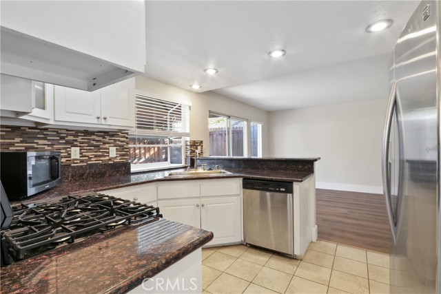 Detail Gallery Image 6 of 20 For 2475 Water, Corona,  CA 92882 - 3 Beds | 2/1 Baths