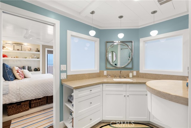 711 Pacific Coast, Huntington Beach CA: https://media.crmls.org/medias/08987982-260f-4161-a0da-c7d4dfa28b31.jpg