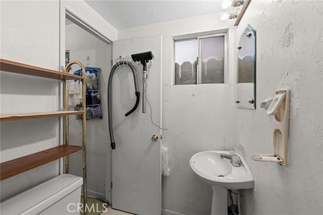 Detail Gallery Image 11 of 19 For 23034 Cedar Way, Crestline,  CA 92325 - 3 Beds | 1 Baths