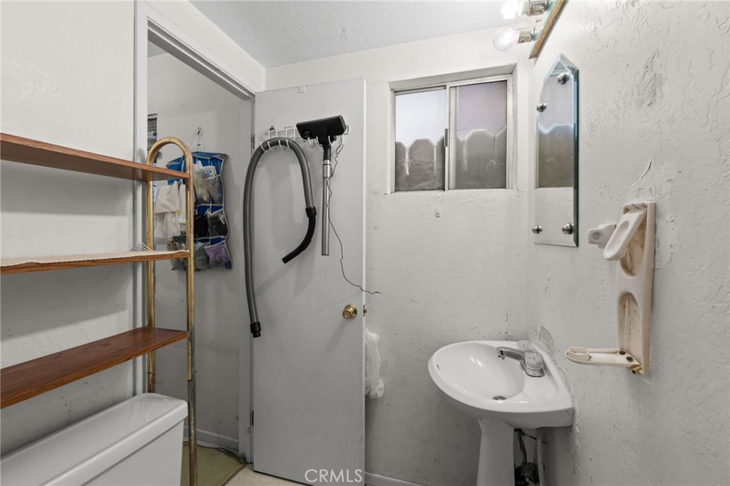 https://media.crmls.org/medias/0898b7c4-3bcb-428c-b45d-03ae630ed865.jpg?preset=X-Large