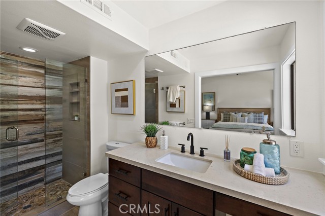 4 Riptide Court, Newport Beach CA: https://media.crmls.org/medias/0898dbf6-670c-4b5e-a9b5-5b9e06658dcb.jpg