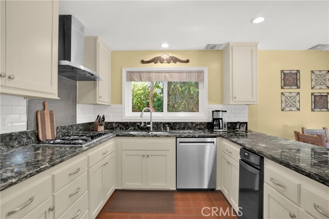 Detail Gallery Image 19 of 45 For 11967 Sunshine Ter, Studio City,  CA 91604 - 4 Beds | 3 Baths