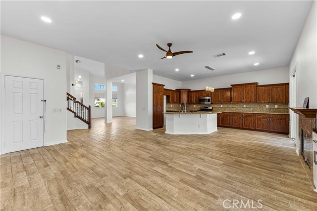 Detail Gallery Image 9 of 34 For 2515 Sweet Rain, Corona,  CA 92881 - 5 Beds | 3 Baths