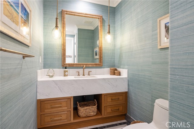 Detail Gallery Image 12 of 33 For 20 Gleneagles Dr, Newport Beach,  CA 92660 - 5 Beds | 4/1 Baths