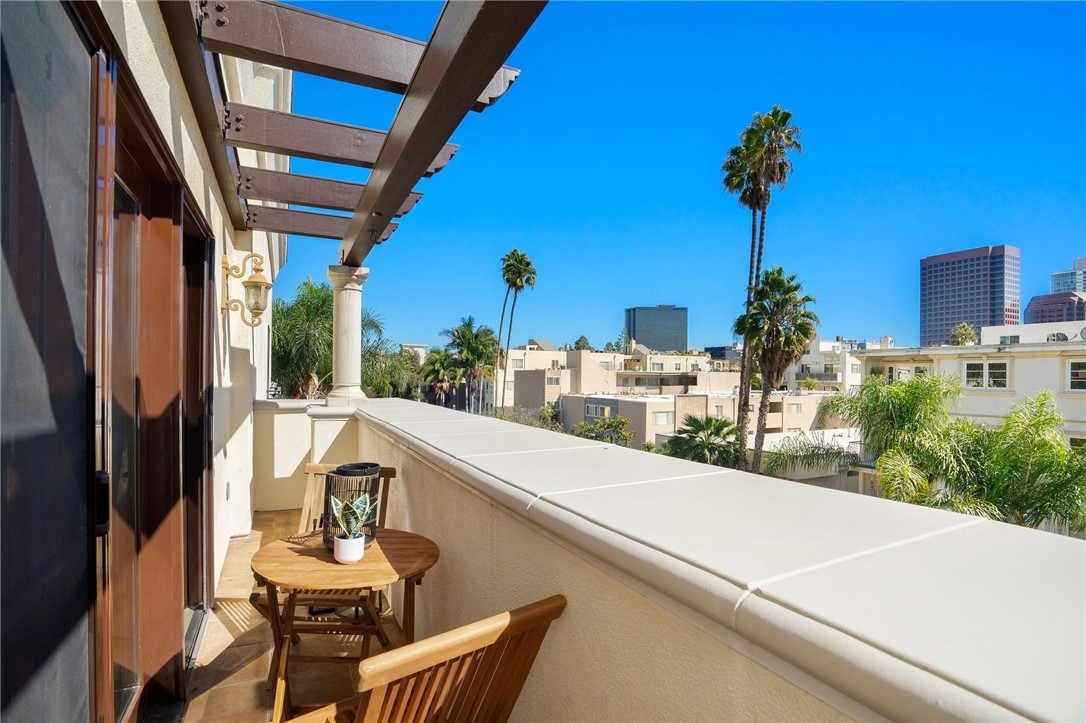 Detail Gallery Image 22 of 27 For 11863 Darlington Ave #301,  Los Angeles,  CA 90049 - 2 Beds | 2/1 Baths