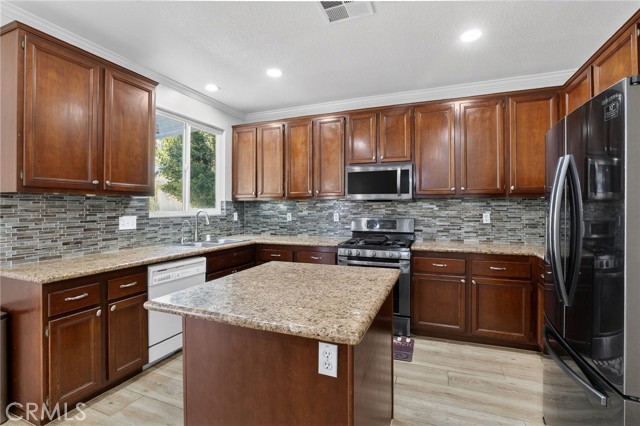 Detail Gallery Image 10 of 47 For 7358 Meade Ct, Fontana,  CA 92336 - 4 Beds | 2/1 Baths