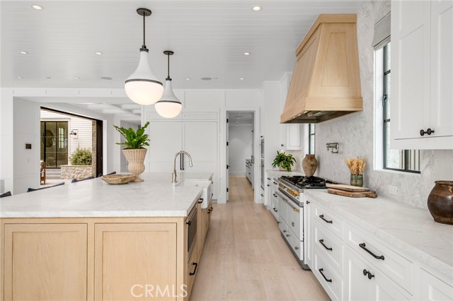 2209 Bayside Drive, Corona del Mar CA: https://media.crmls.org/medias/089b2cd6-f422-4fdd-8662-4427dc13f5b5.jpg