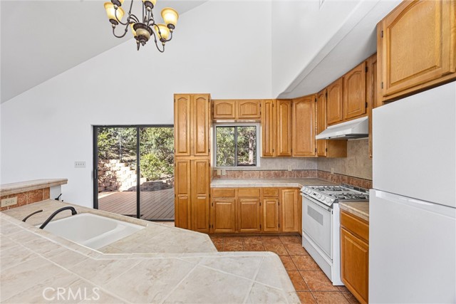 15608 San Moritz Drive, Pine Mountain Club CA: https://media.crmls.org/medias/089b9e10-3b10-47db-92bd-e0e3ad863c23.jpg