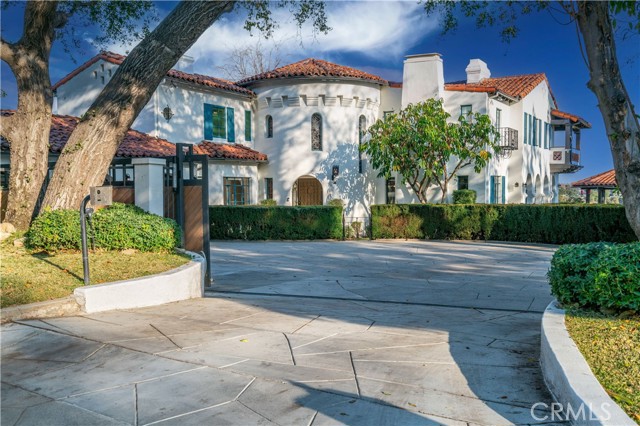 1812 Linda Vista Avenue, Pasadena CA: https://media.crmls.org/medias/089c2af7-4fe5-4e1c-a0b7-0f0e71592232.jpg