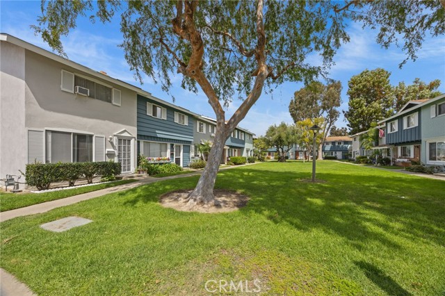 Detail Gallery Image 2 of 43 For 19796 Inverness Lane, Huntington Beach,  CA 92646 - 2 Beds | 2 Baths