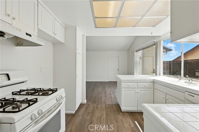 Detail Gallery Image 31 of 59 For 315 Maravilla Dr, Riverside,  CA 92507 - 5 Beds | 2 Baths