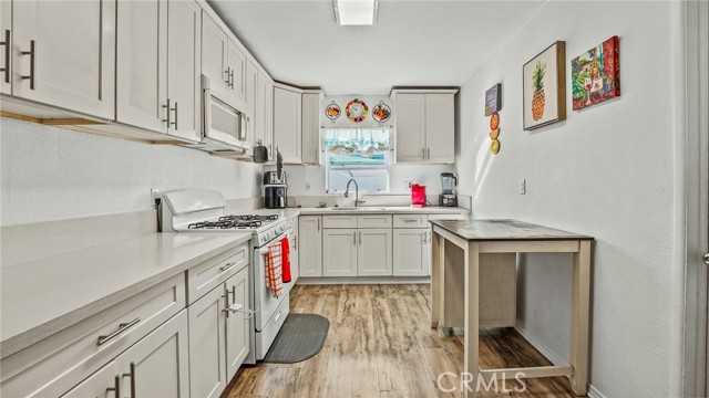 Detail Gallery Image 4 of 13 For 6546 6546 Foster Bridge Blvd, Bell Gardens,  CA 90201 - 3 Beds | 1 Baths