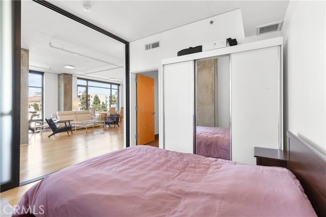 1111 S Grand Avenue, Los Angeles CA: https://media.crmls.org/medias/089f33e4-0b86-4d10-b398-dc737c3276aa.jpg