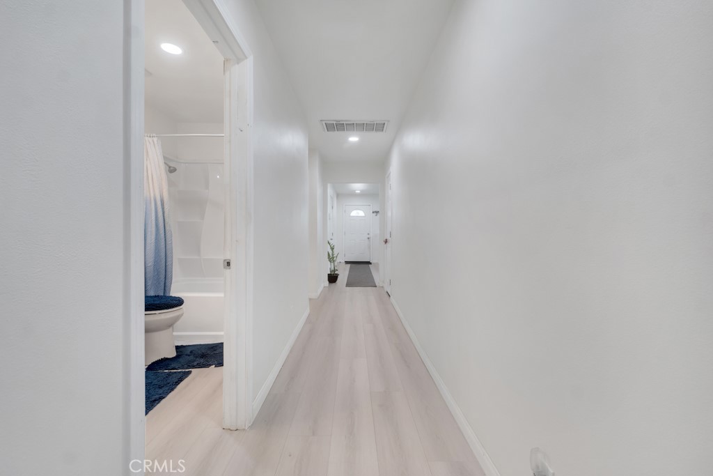 https://media.crmls.org/medias/08a006b8-ca68-409d-877d-2a02ae75de4e.jpg?preset=X-Large
