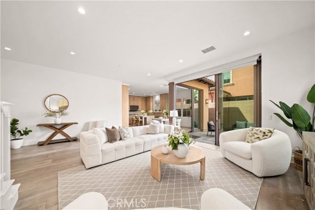 Detail Gallery Image 3 of 75 For 111 Donati, Irvine,  CA 92602 - 4 Beds | 3 Baths