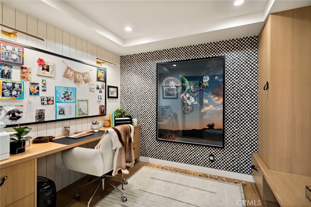 https://media.crmls.org/medias/08a13799-d3ee-4e6d-90ee-447b9ca60638.jpg?preset=X-Large