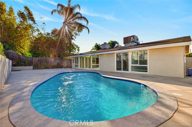 16445 Kingsbury photo 48