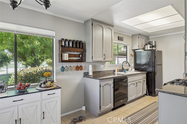 Detail Gallery Image 7 of 34 For 128 Flag Way a,  Paso Robles,  CA 93446 - 2 Beds | 2 Baths