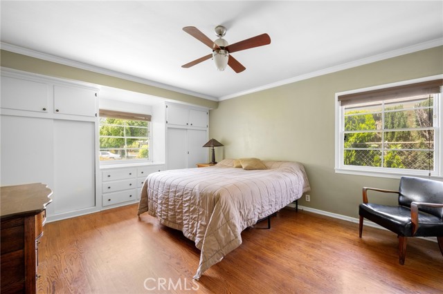 13617 Bassett Street, Valley Glen CA: https://media.crmls.org/medias/08a2568a-08e0-4c83-a001-b1c75a8c4b5e.jpg