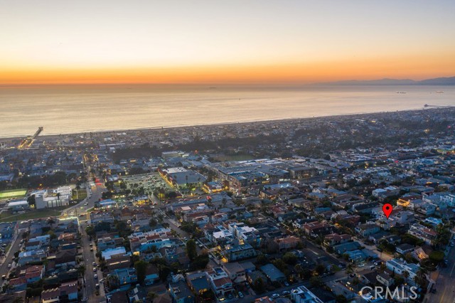 1018 17th Street, Hermosa Beach, California 90254, 4 Bedrooms Bedrooms, ,2 BathroomsBathrooms,Residential,Sold,17th,SB21225604