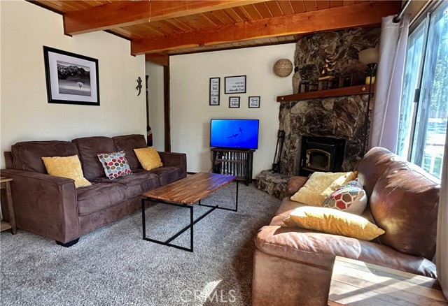 Detail Gallery Image 6 of 28 For 42806 Cougar, Big Bear Lake,  CA 92315 - 2 Beds | 2 Baths