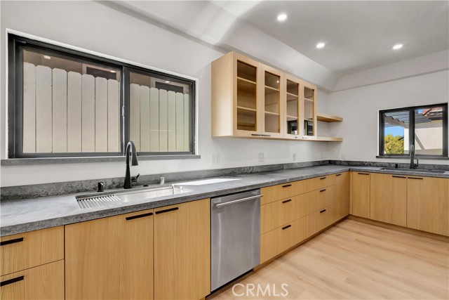 Detail Gallery Image 40 of 72 For 1145 S Longwood, Los Angeles,  CA 90019 - 4 Beds | 3 Baths