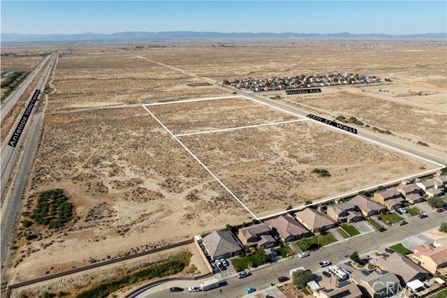 0 25th W Street, Rosamond CA: https://media.crmls.org/medias/08a2df33-65a6-42f7-8117-0edb4fc973fe.jpg