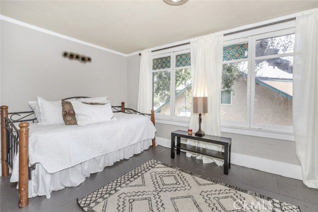 1010 N Madison Avenue, Pasadena CA: https://media.crmls.org/medias/08a370ff-b799-4d69-b69f-69f0c8c7a05f.jpg