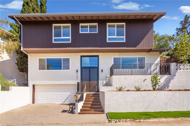 Detail Gallery Image 2 of 31 For 1731 Golf Club Dr, Glendale,  CA 91206 - 3 Beds | 3 Baths